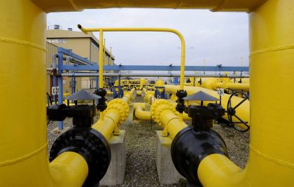 Nové usmernenia EK majú umožniť nákup ruského plynu bez porušenia sankcií, tvrdí Bloomberg