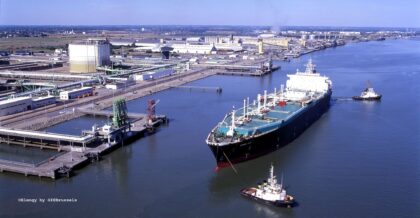 Prerušenie schvaľovania projektov vývozu LNG zo strany USA podkopáva energetickú bezpečnosť ich európskych spojencov